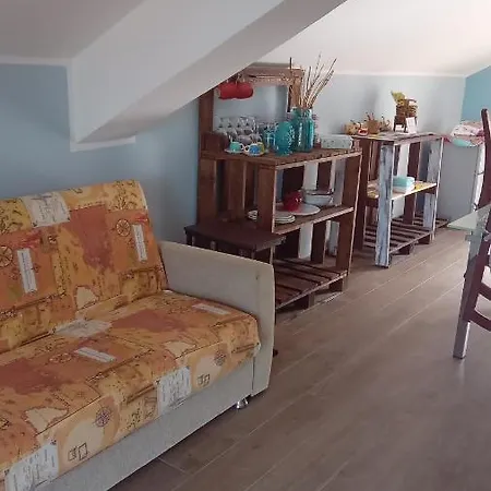 Mansarda A E Spotorno Tatil Evi