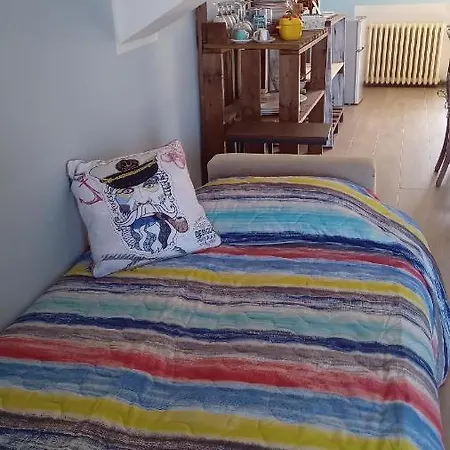 Tatil Evi Mansarda A E Spotorno *