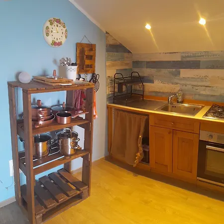 Mansarda A E Spotorno Tatil Evi