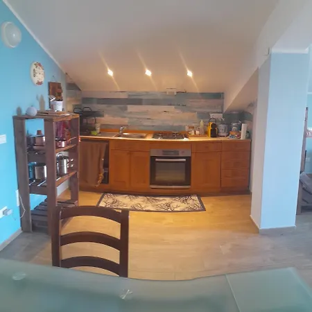 Mansarda A E Spotorno Tatil Evi