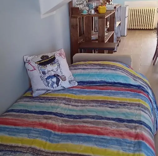 Semesterbostad Mansarda A E Spotorno *