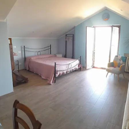 Semesterbostad Mansarda A E Spotorno