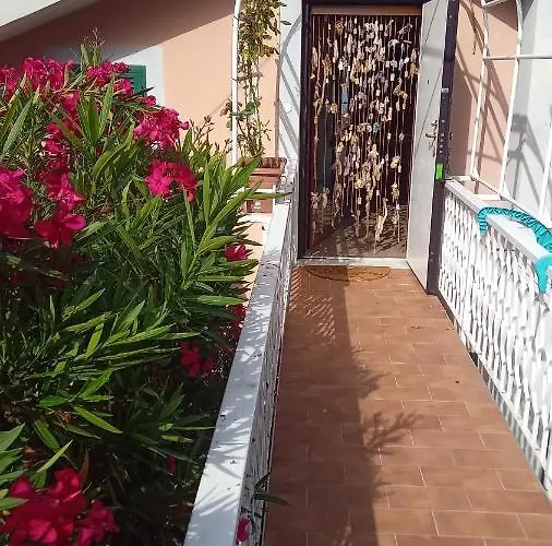 Vakantiehuis Mansarda A E Spotorno *